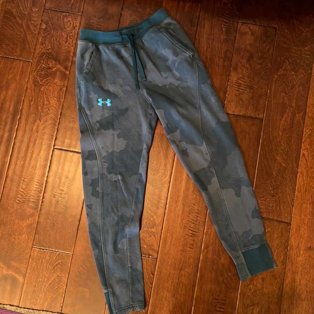 Under Armour Girl’s large joggers